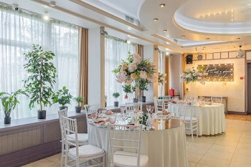 Ресторан Liris Hall на Российском проспекте