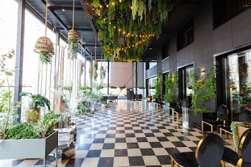 Ресторан Madison Event Hall  & Mady