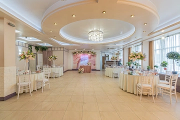 Ресторан Liris Hall на Российском проспекте