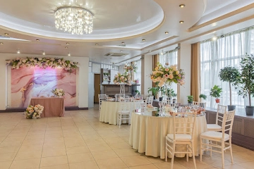 Ресторан Liris Hall на Российском проспекте