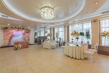 Ресторан Liris Hall на Российском проспекте