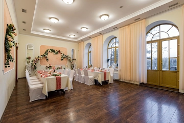 Ресторан Особняк в парке Сосновка