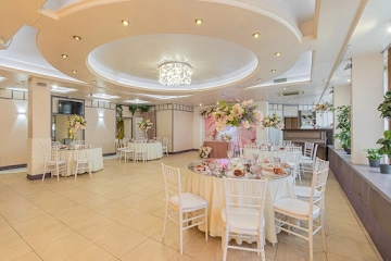 Ресторан Liris Hall на Российском проспекте