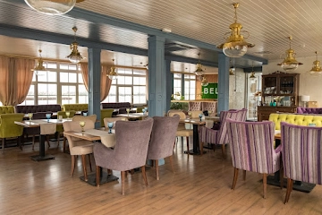 Ресторан Белуга на Волге